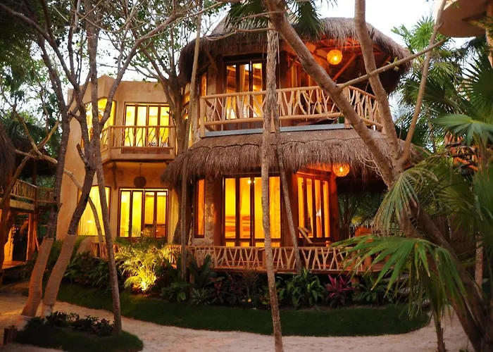 Hotel Alaya Beachfront 4*