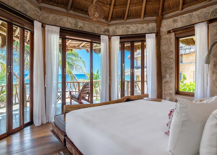 Hotel Alaya Beachfront 4*