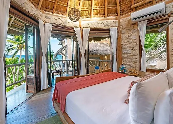 Hotel Alaya Beachfront